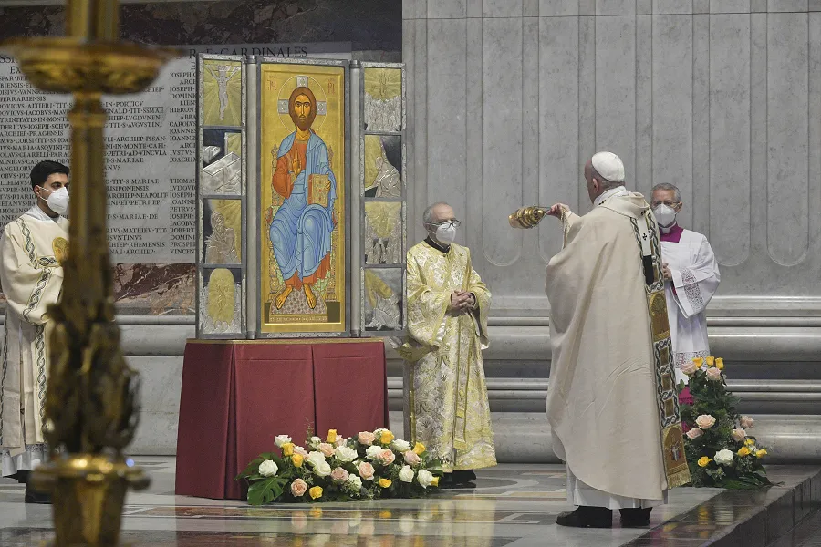 Pope Francis with an icon of Christ during the Easter Sunday Mass in St. Peter's Basilica April 4, 2021. / Credit: Vatican Media.